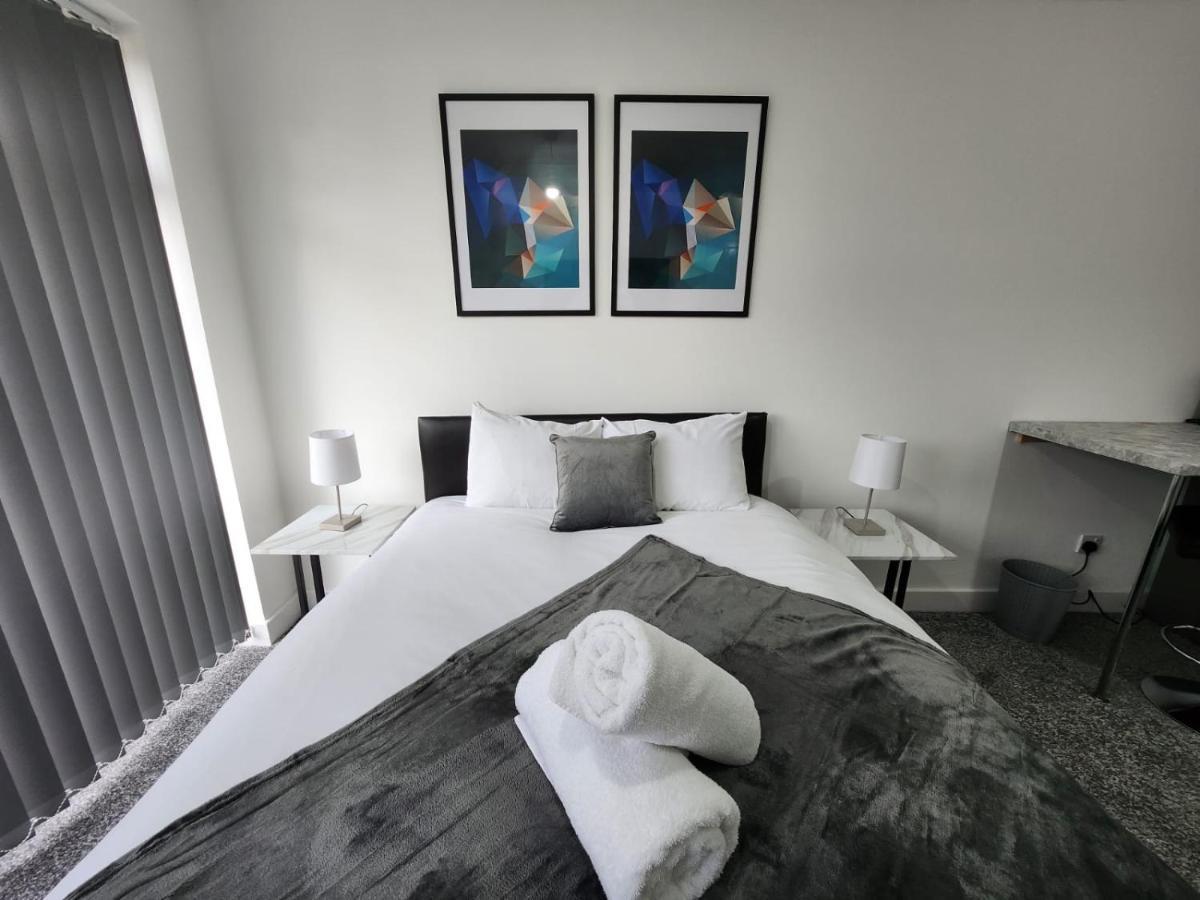 4 Bedroom 2 Bathroom Shared House - Near Bhx And Nec เบอร์มิงแฮม ภายนอก รูปภาพ