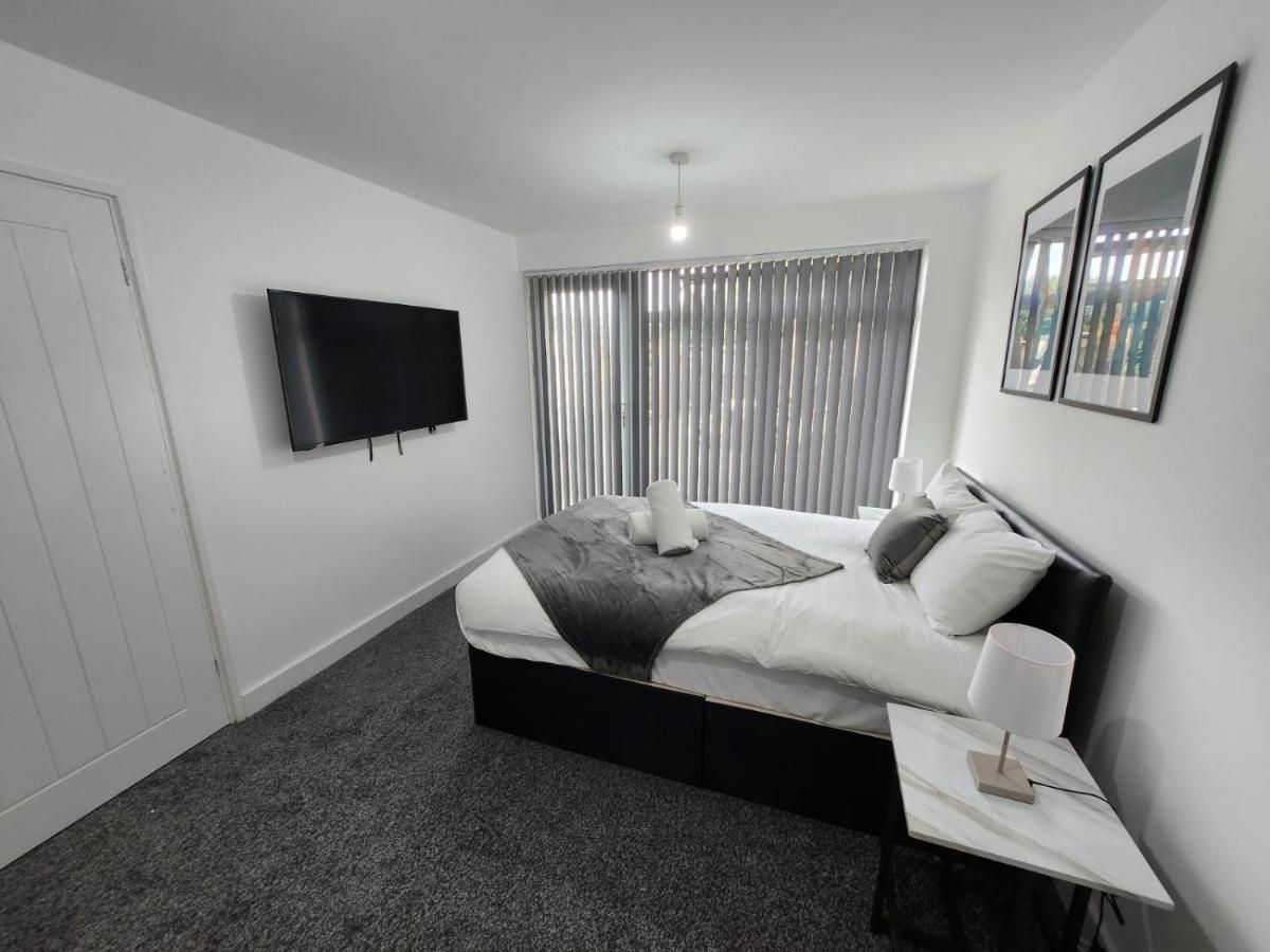 4 Bedroom 2 Bathroom Shared House - Near Bhx And Nec เบอร์มิงแฮม ภายนอก รูปภาพ