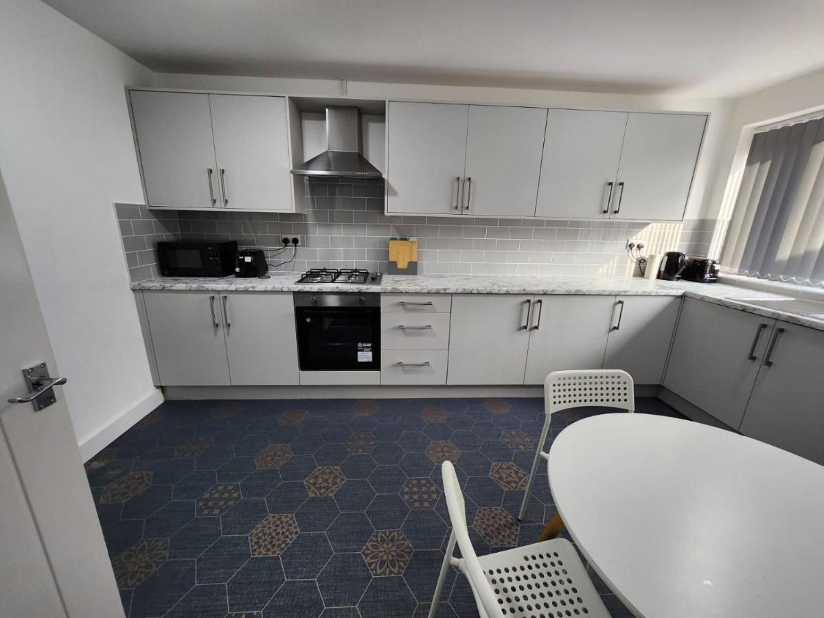 4 Bedroom 2 Bathroom Shared House - Near Bhx And Nec เบอร์มิงแฮม ภายนอก รูปภาพ
