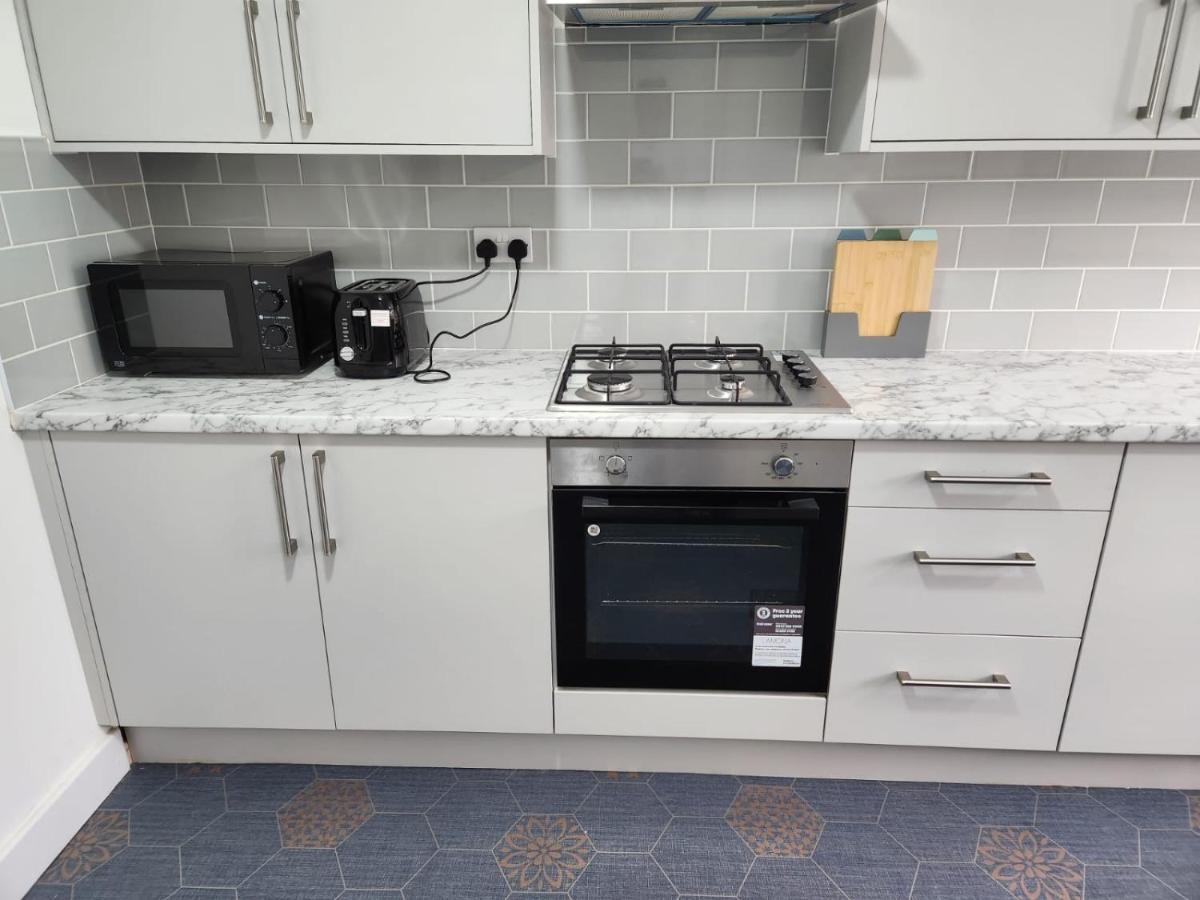 4 Bedroom 2 Bathroom Shared House - Near Bhx And Nec เบอร์มิงแฮม ภายนอก รูปภาพ