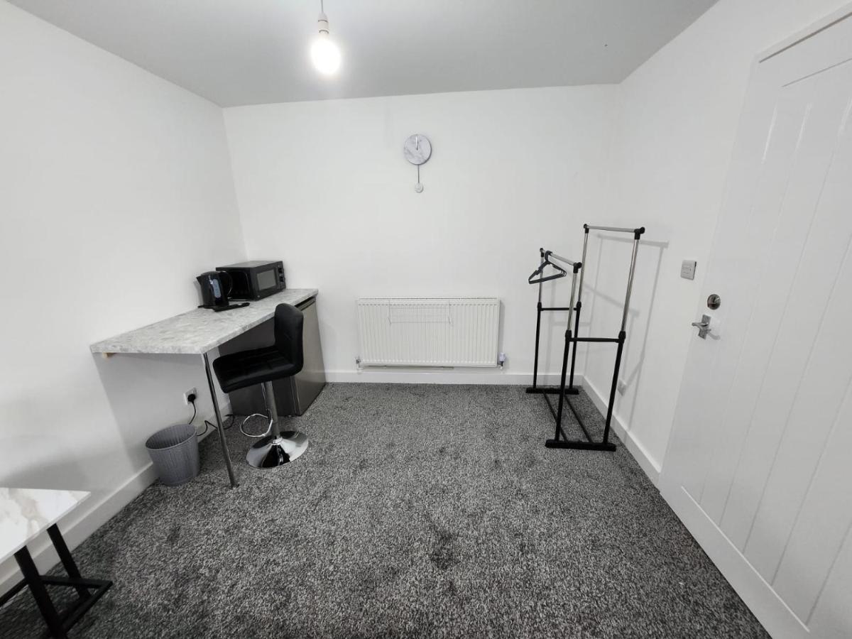 4 Bedroom 2 Bathroom Shared House - Near Bhx And Nec เบอร์มิงแฮม ภายนอก รูปภาพ