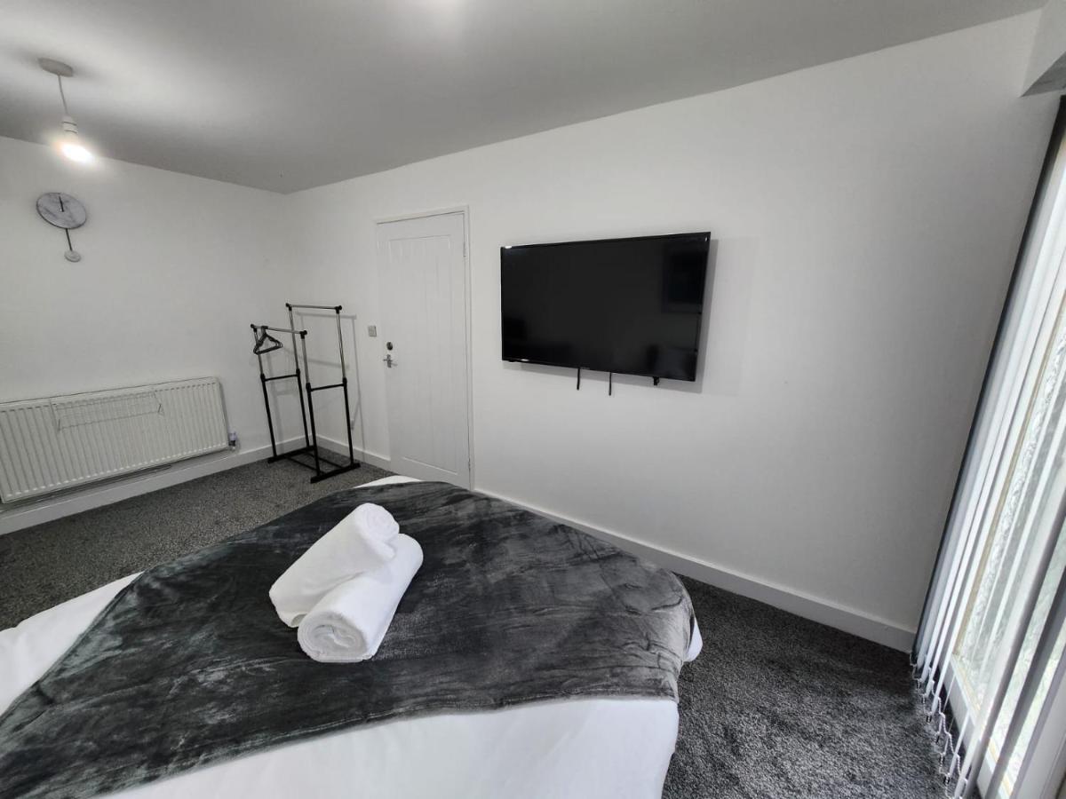 4 Bedroom 2 Bathroom Shared House - Near Bhx And Nec เบอร์มิงแฮม ภายนอก รูปภาพ
