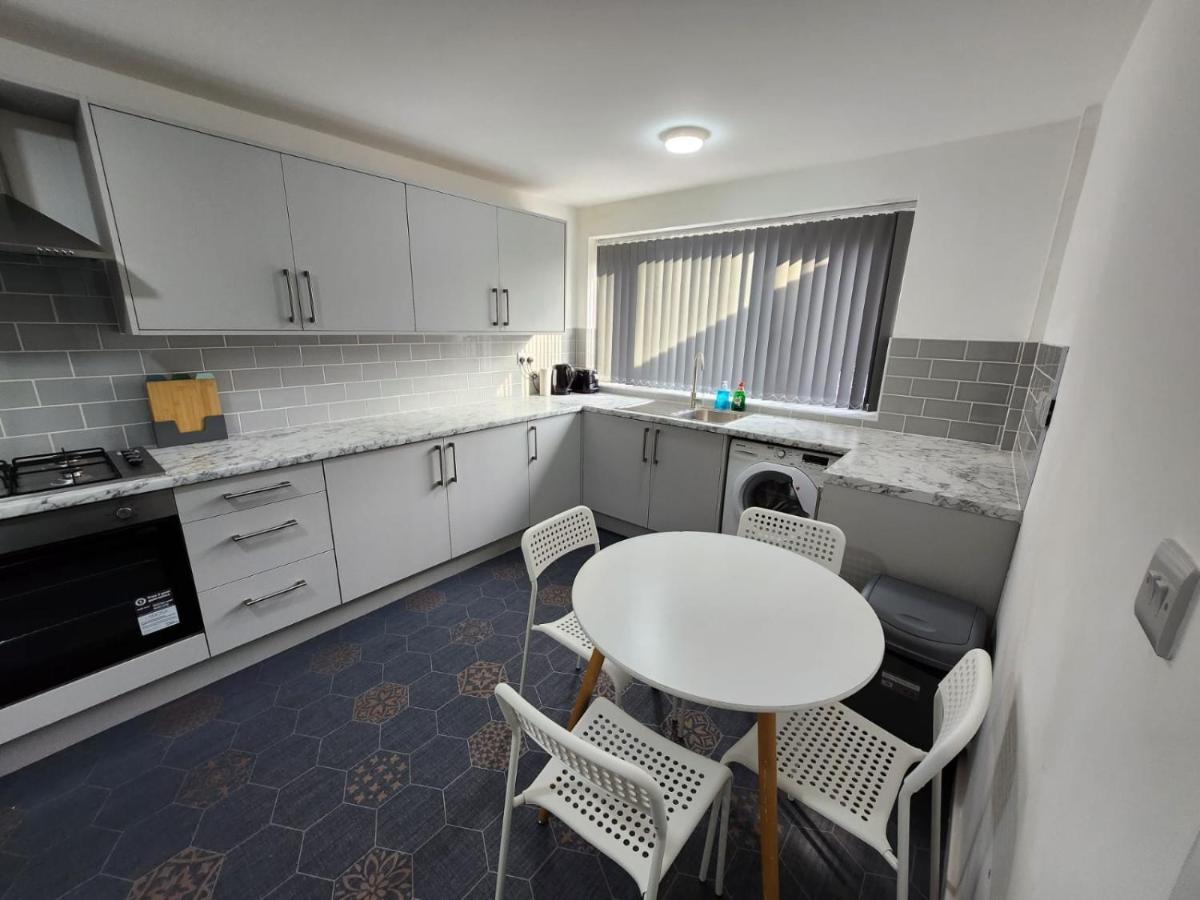 4 Bedroom 2 Bathroom Shared House - Near Bhx And Nec เบอร์มิงแฮม ภายนอก รูปภาพ