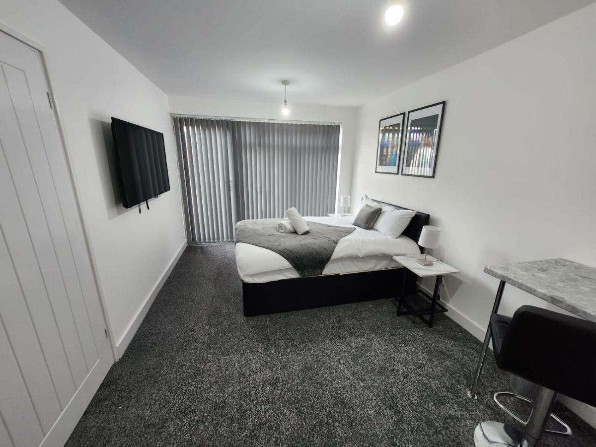 4 Bedroom 2 Bathroom Shared House - Near Bhx And Nec เบอร์มิงแฮม ภายนอก รูปภาพ