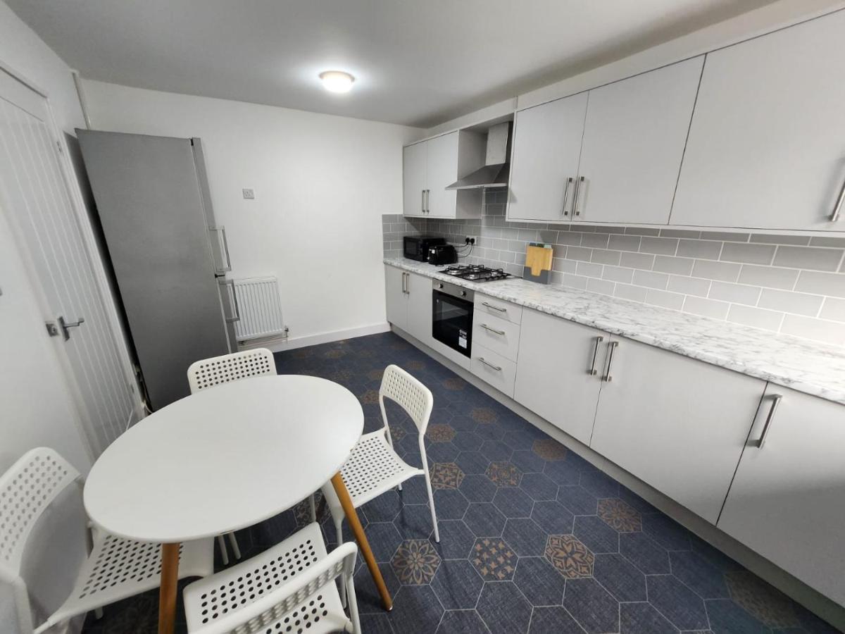 4 Bedroom 2 Bathroom Shared House - Near Bhx And Nec เบอร์มิงแฮม ภายนอก รูปภาพ