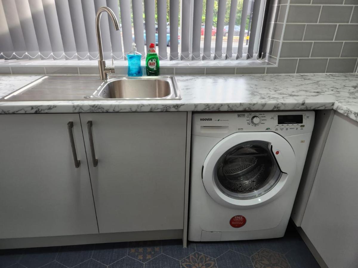 4 Bedroom 2 Bathroom Shared House - Near Bhx And Nec เบอร์มิงแฮม ภายนอก รูปภาพ