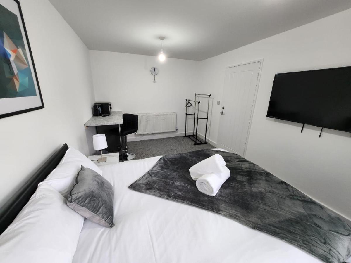 4 Bedroom 2 Bathroom Shared House - Near Bhx And Nec เบอร์มิงแฮม ภายนอก รูปภาพ