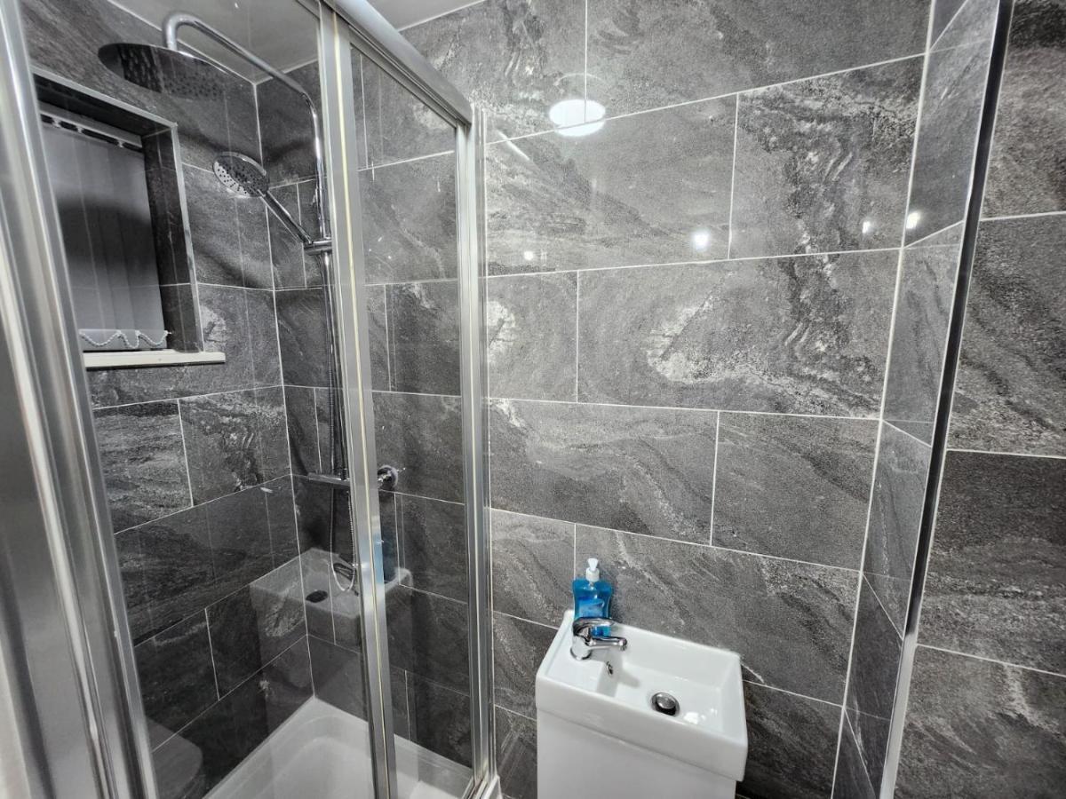 4 Bedroom 2 Bathroom Shared House - Near Bhx And Nec เบอร์มิงแฮม ภายนอก รูปภาพ