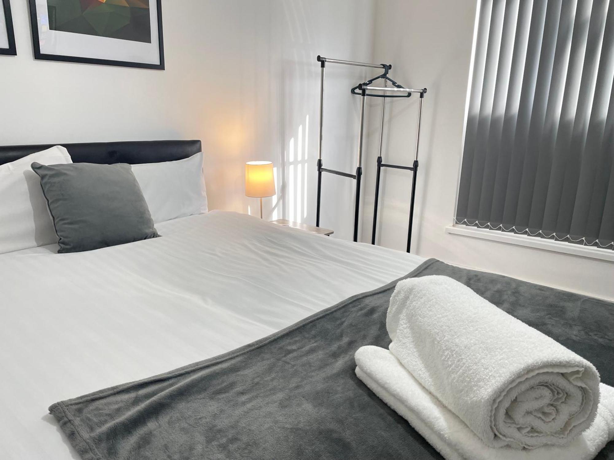 4 Bedroom 2 Bathroom Shared House - Near Bhx And Nec เบอร์มิงแฮม ภายนอก รูปภาพ