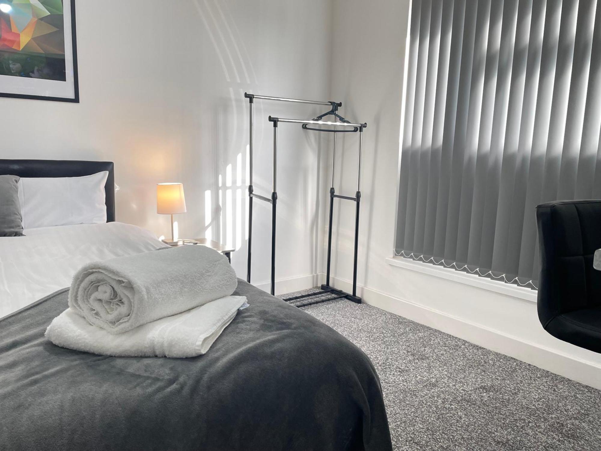 4 Bedroom 2 Bathroom Shared House - Near Bhx And Nec เบอร์มิงแฮม ภายนอก รูปภาพ