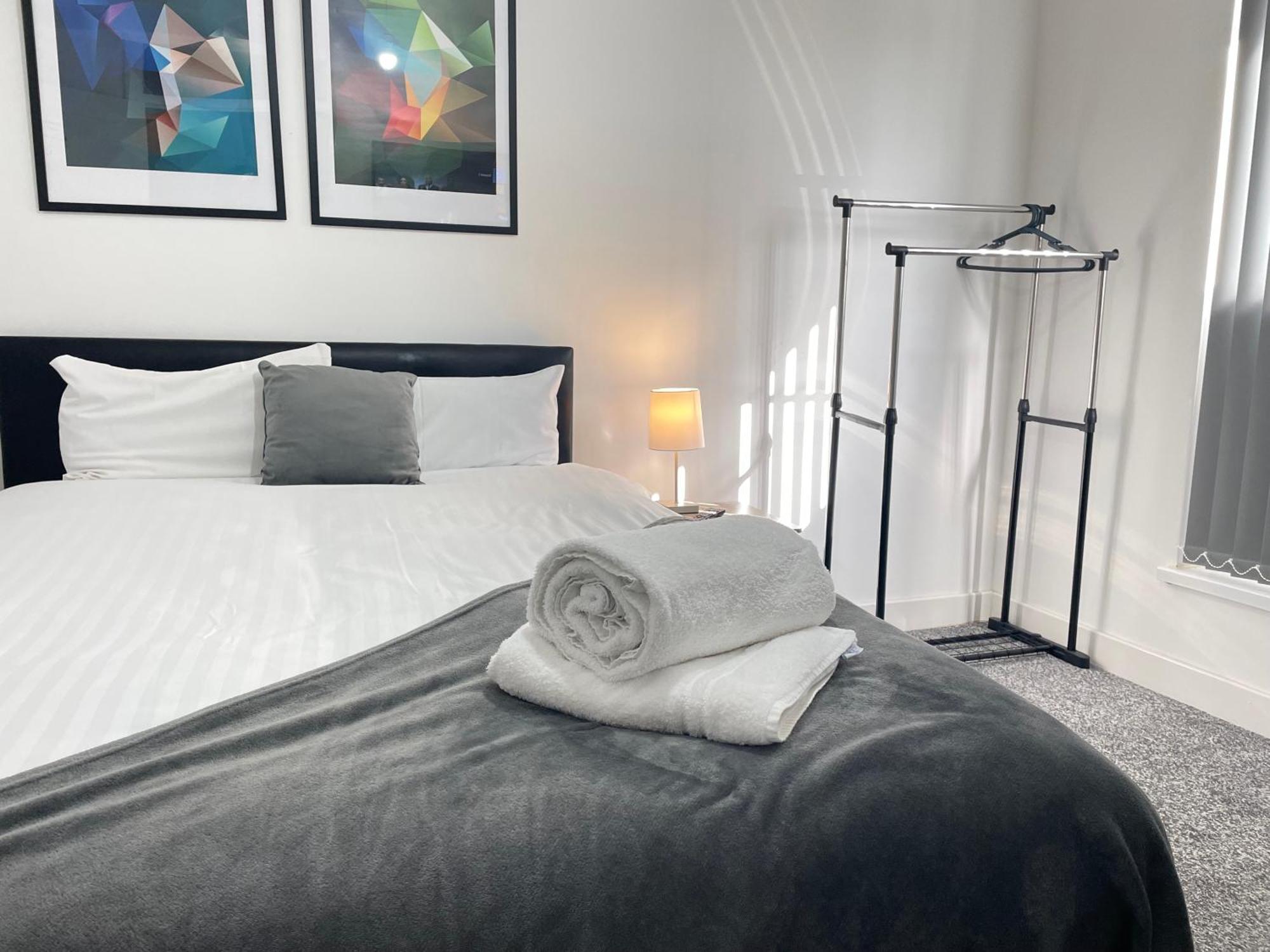 4 Bedroom 2 Bathroom Shared House - Near Bhx And Nec เบอร์มิงแฮม ภายนอก รูปภาพ