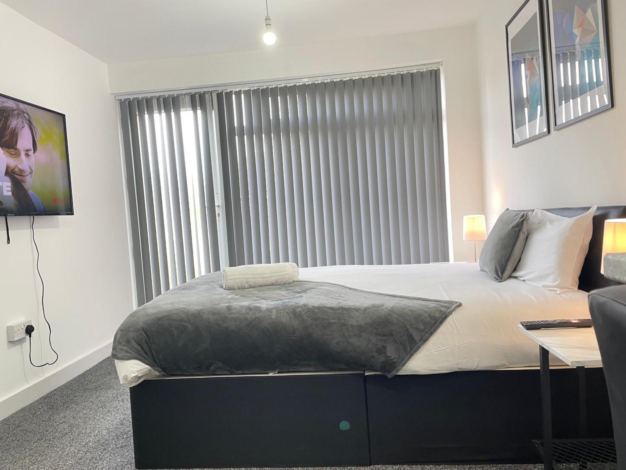 4 Bedroom 2 Bathroom Shared House - Near Bhx And Nec เบอร์มิงแฮม ภายนอก รูปภาพ